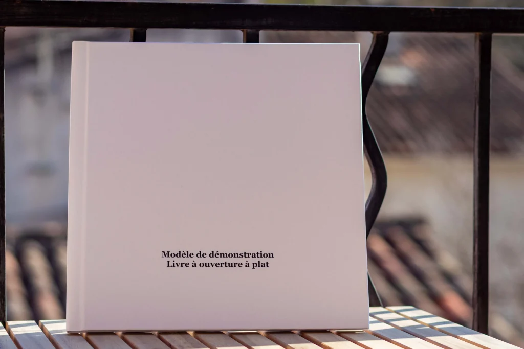 Demo model of a layflat wedding album
