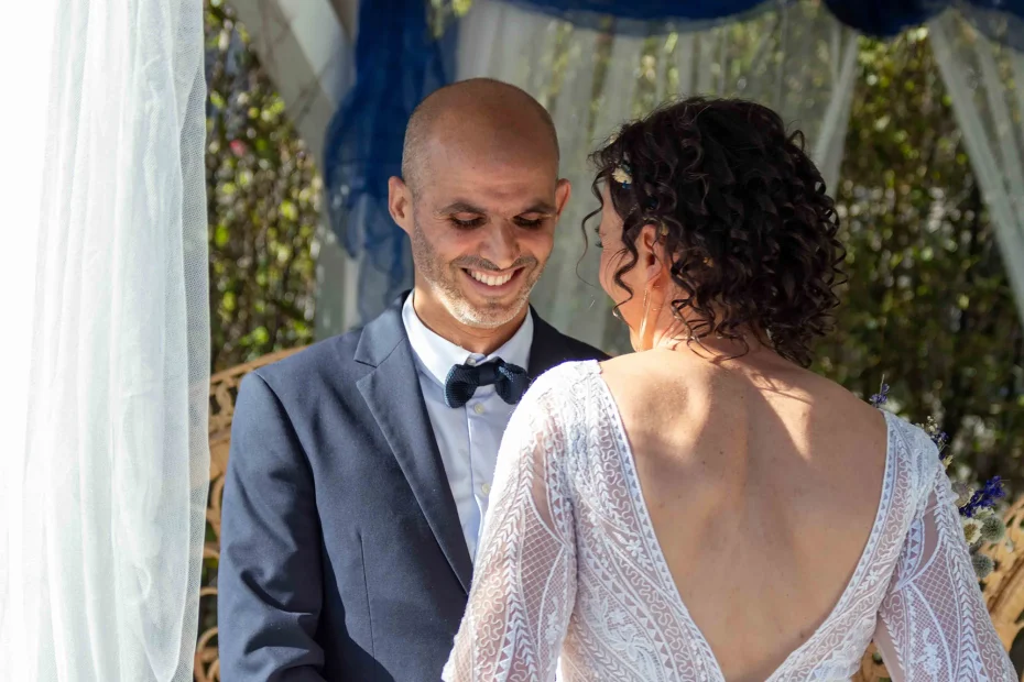 The couple seeing each other during the symbolic wedding ceremony in Cuges-les-Pins