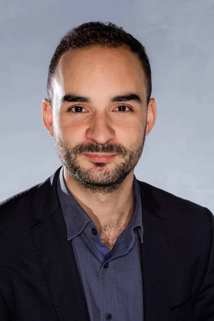 Portrait de Gabriel Bendayan, photographe de mariage en Provence